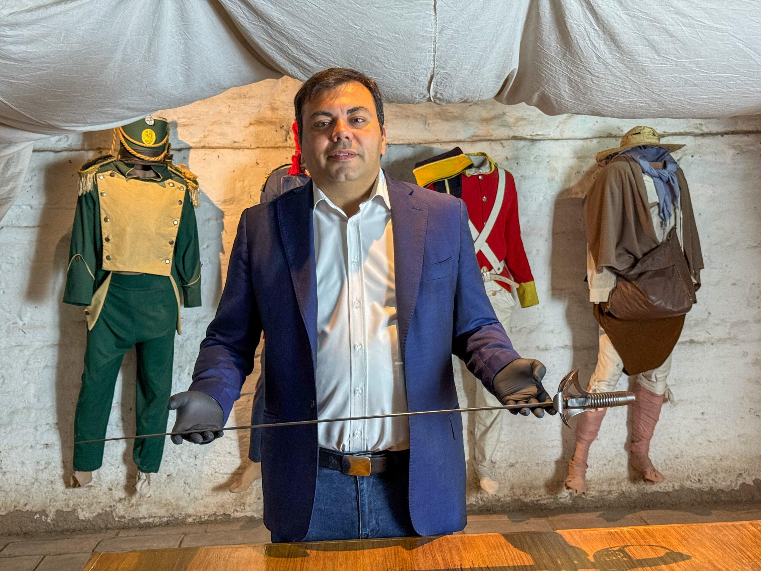 Las Heras recuperó el sable sanmartiniano sustraído del Campo Histórico El Plumerillo